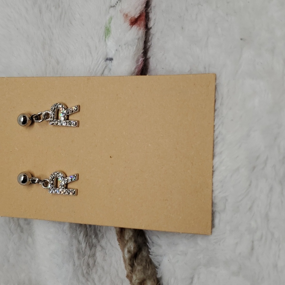 7/$10 R Initial Earrings, New - Picture 2 of 2